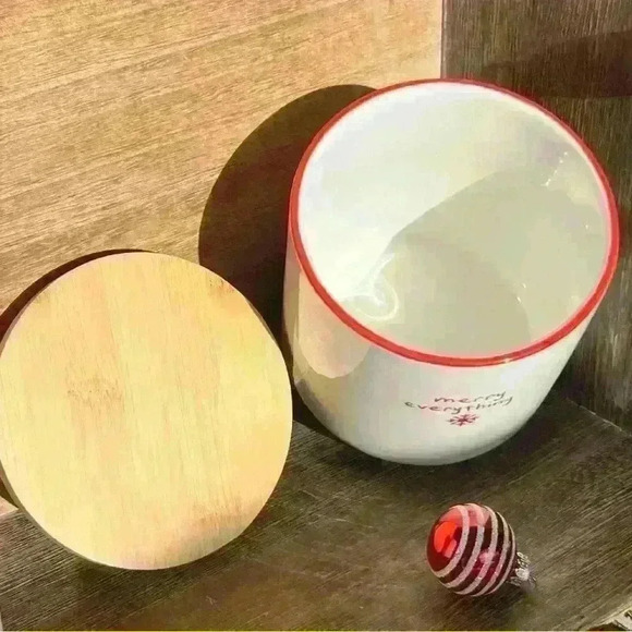 NEW BEAUTIFUL Medium Size MERRY EVERYTHING Ceramic Canister with wood lid - Picture 5 of 5